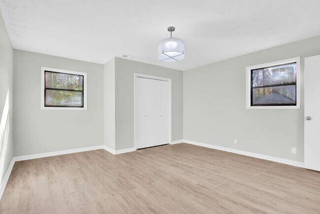 Building Photo - 1010 Mathews Ct