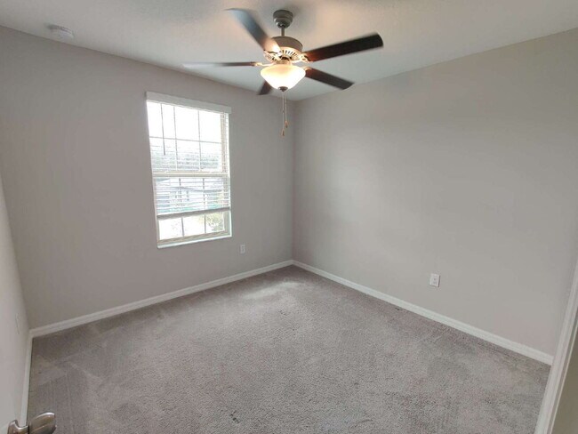 Building Photo - 7127 Samuel Ivy Dr