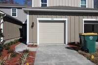 Building Photo - 9595 Star Dr