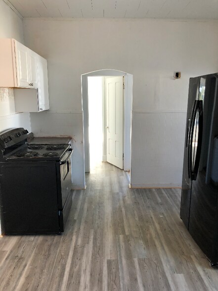 Building Photo - 200 Walnut St