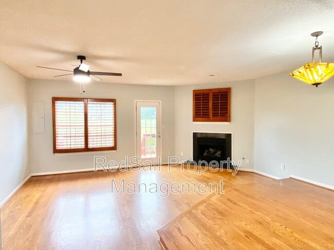 Building Photo - 144 River Walk Ct