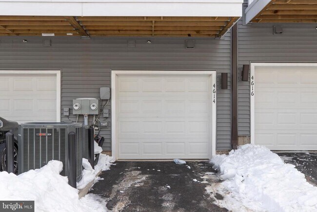 Building Photo - 4614 Olivine Dr
