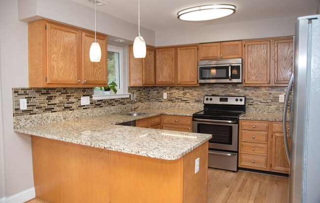 Building Photo - 10331 Bushman Dr