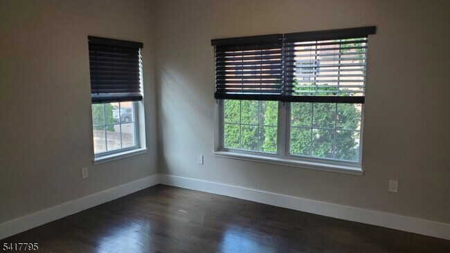 Building Photo - 59 Willet St