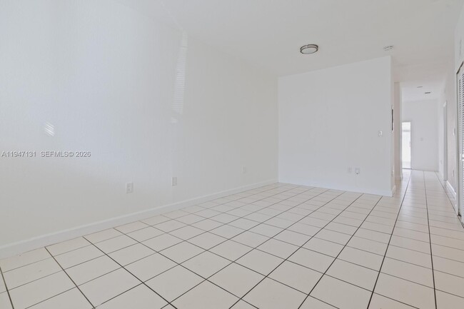 Building Photo - 1663 SE 27th Dr