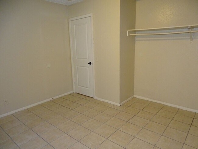 Building Photo - 9122 Ocean Gate St