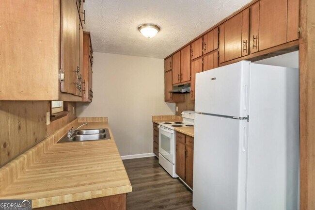 Building Photo - 307 Hamilton Glenn