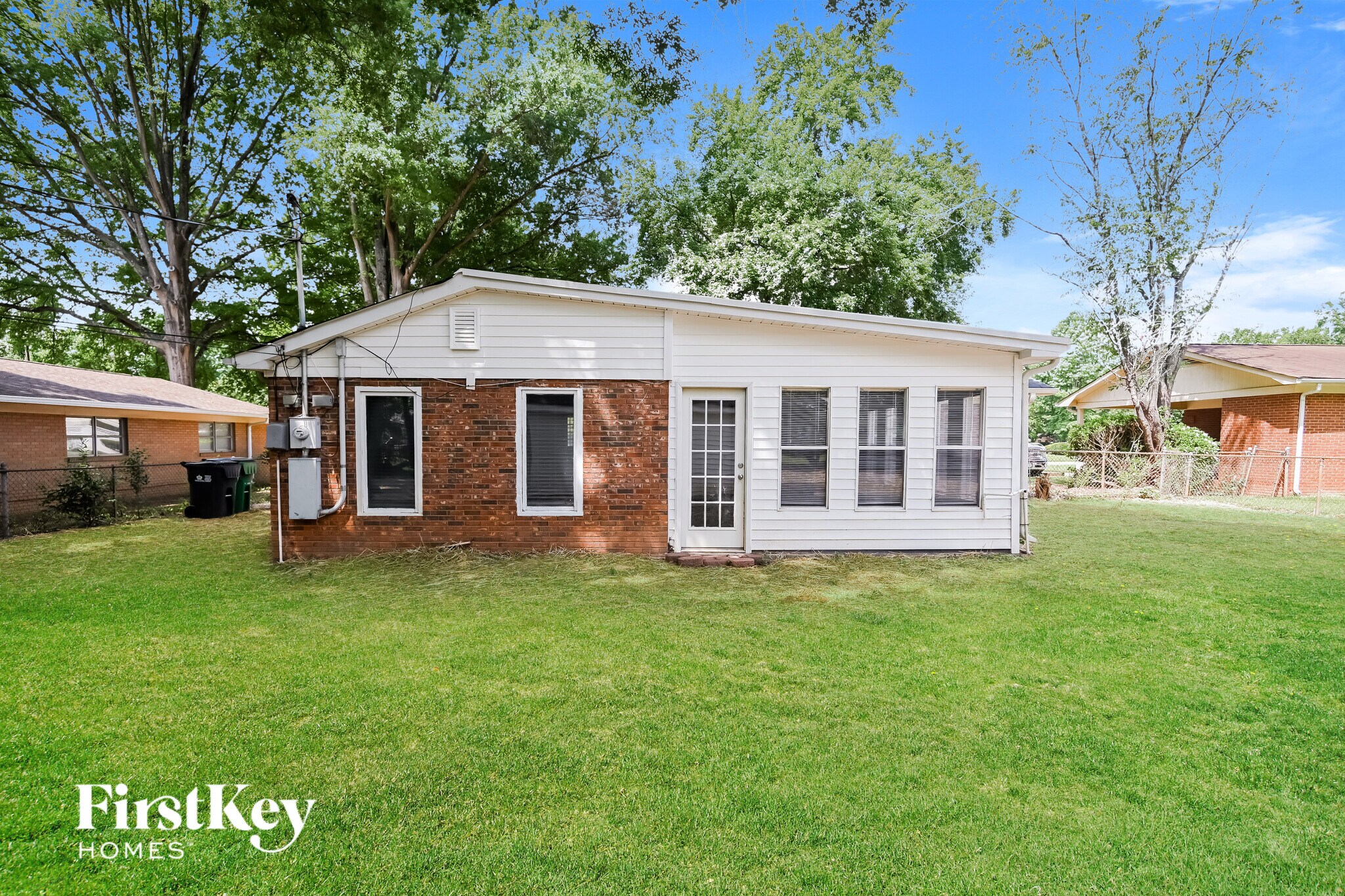 Building Photo - 901 Vickery Dr