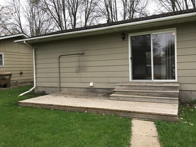 Building Photo - 718/720 6th St NE