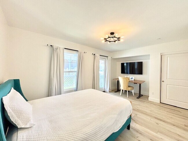 Building Photo - 4 Bedroom + 3.5 Bathroom Townhome | The Westerlies | Unfurnished