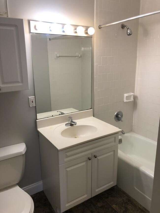 Building Photo - 2 bedroom in Framingham MA 01702