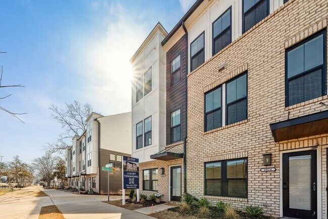 Building Photo - High-End 2BR Townhome | Rooftop Terrace + 2-Car Garage | 24-Unit Community
