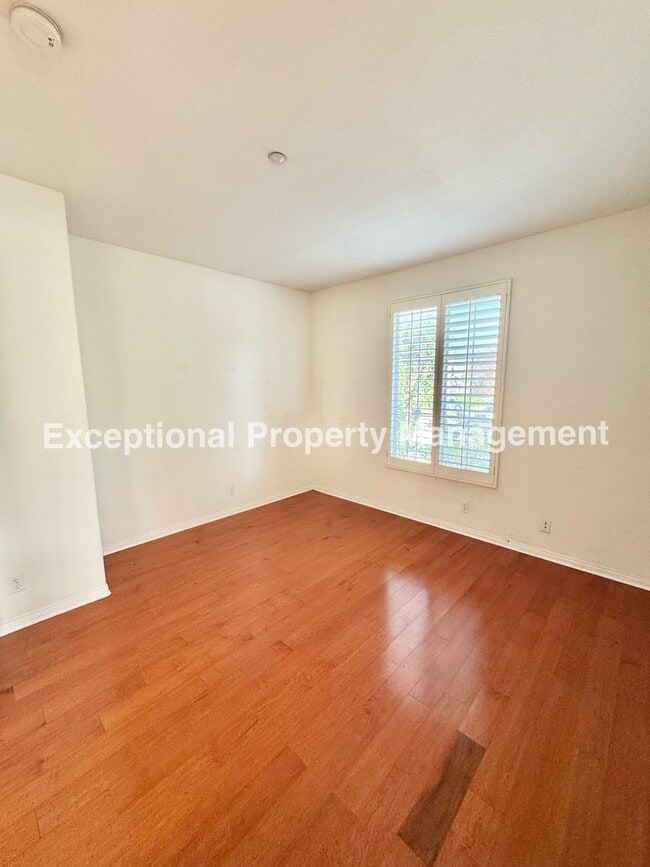 Building Photo - Ready to move in 4 bedroom 4 bath home!