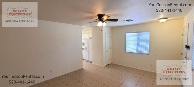 Building Photo - Valencia Rd & Headley Rd 3/2 - All tile fl...