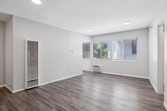 Interior Photo - 1253 Havenhurst Drive