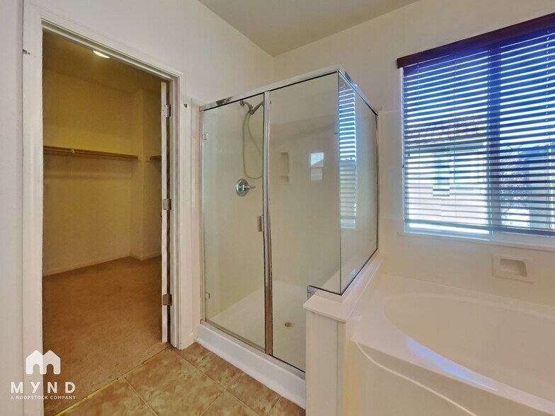 Building Photo - 10 Shadmoor Pl