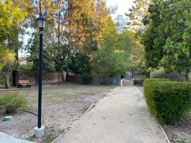 Building Photo - 730 Tennis Club Ln