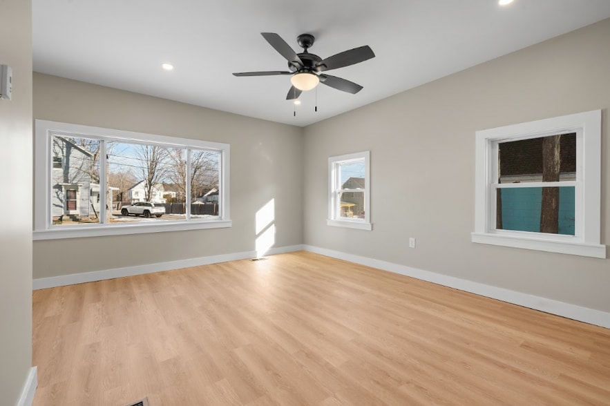 Building Photo - 17 Bridge St