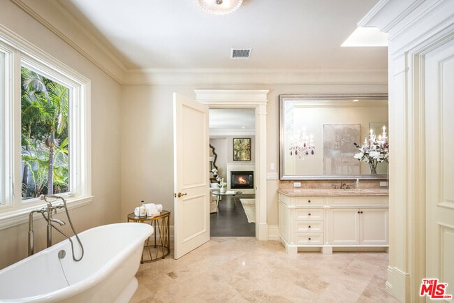 Building Photo - 1350 Benedict Canyon Drive