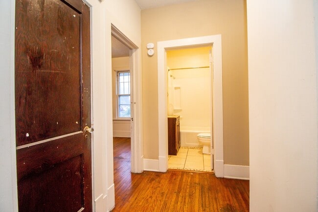 Building Photo - 4bed/2bath House right Downtown!!