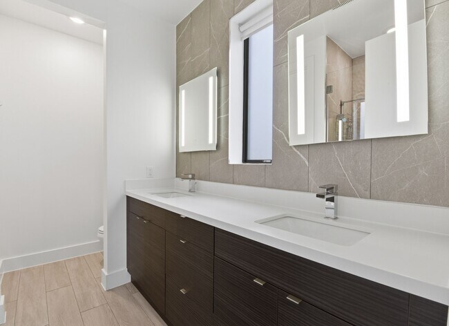 Building Photo - 1530 Primrose St