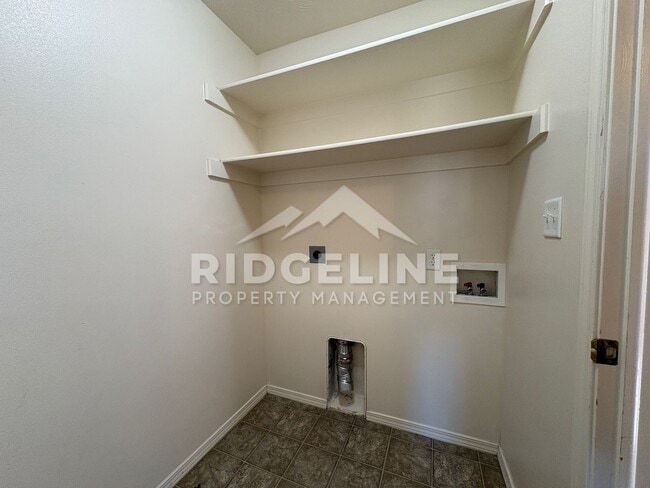 Building Photo - 345 S Byron Ave