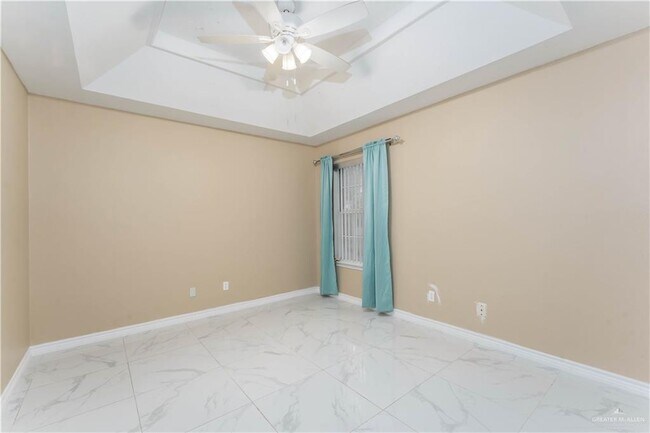 Building Photo - 25 Oriole Ave