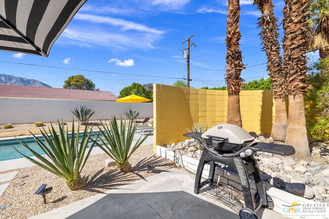 Building Photo - 2267 N San Antonio Rd