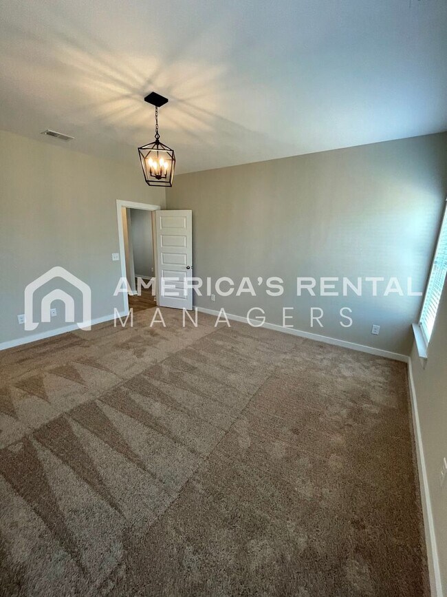 Building Photo - Home for Rent in Eastaboga, AL!! Available...