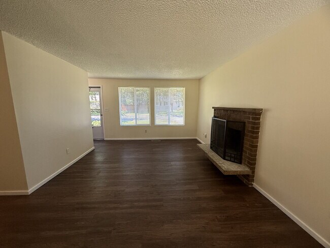 Building Photo - Rambler in Maple Valley Available Now!
