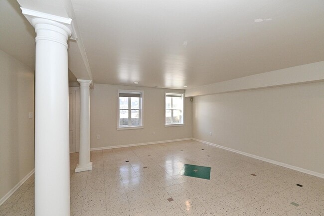 Building Photo - 408 S 3rd St