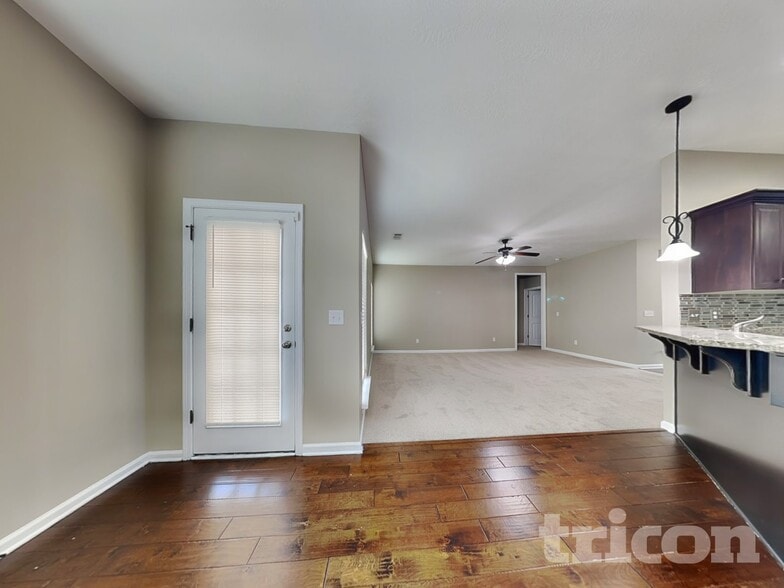 Building Photo - 513 Fox Haven Dr