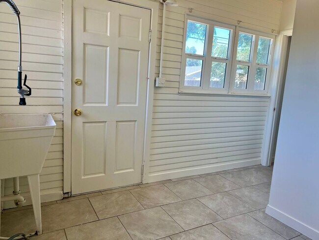Building Photo - Charming 3 Bed / 2 Bath Home in the Tower District