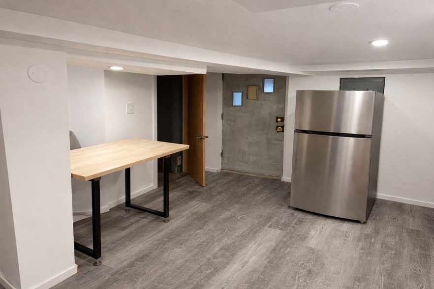 Building Photo - 1721 N Artesian Ave