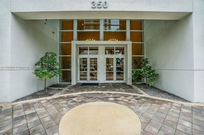 Building Photo - 350 NE 24th St