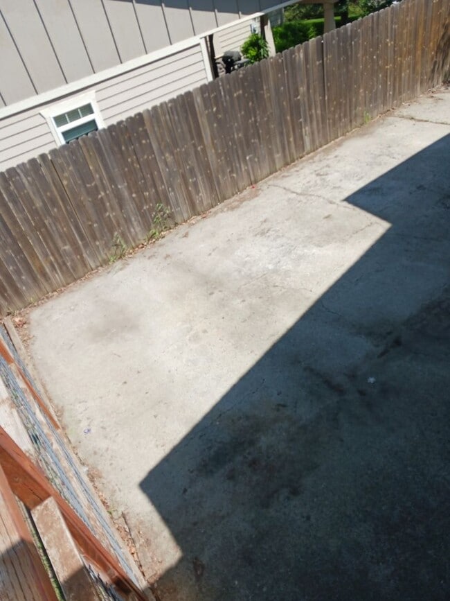 Building Photo - 708 Highland Dr