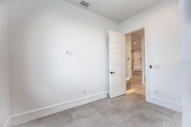 Building Photo - 3010 W Trilby Ave