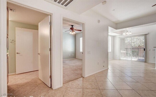 Building Photo - 6868 Sky Pointe Dr