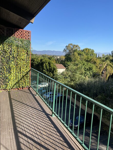 Building Photo - 5460 White Oak Ave