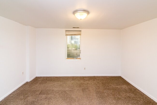 Building Photo - 812 Sybil St