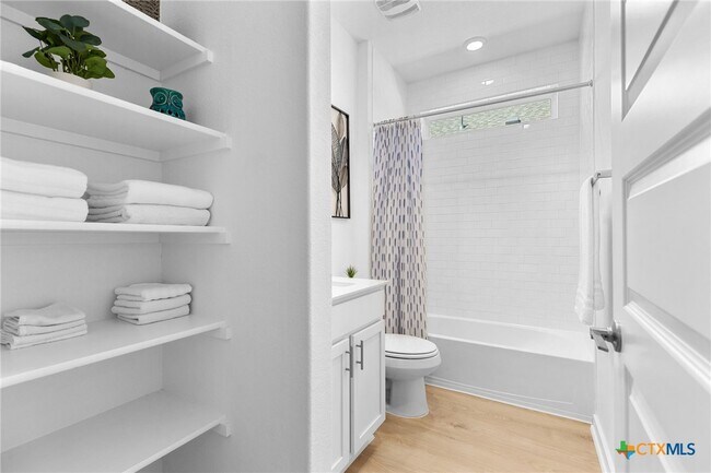 Building Photo - 2132 Magnolia Hl Dr