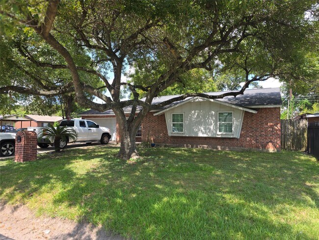 Building Photo - 1203 Mooney Rd