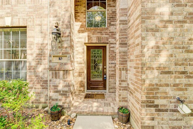 Primary Photo - 10 Pine Needle Pl