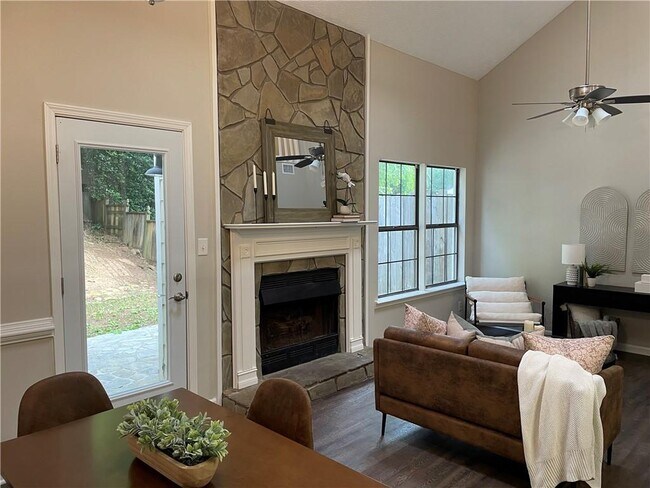 Building Photo - 1068 Travelers Trail