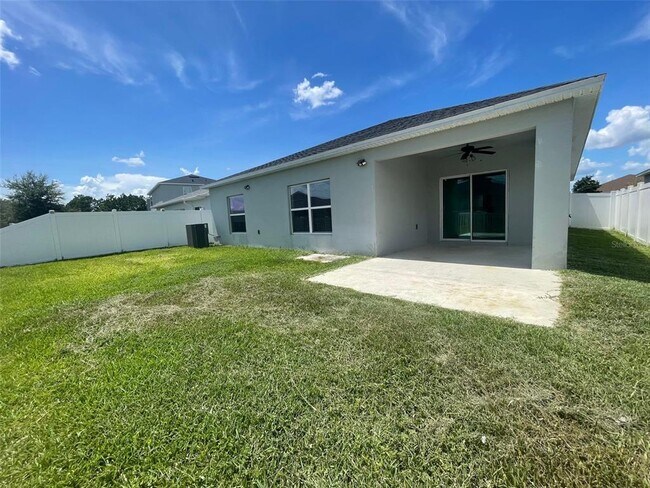 Building Photo - 3944 Fescue St