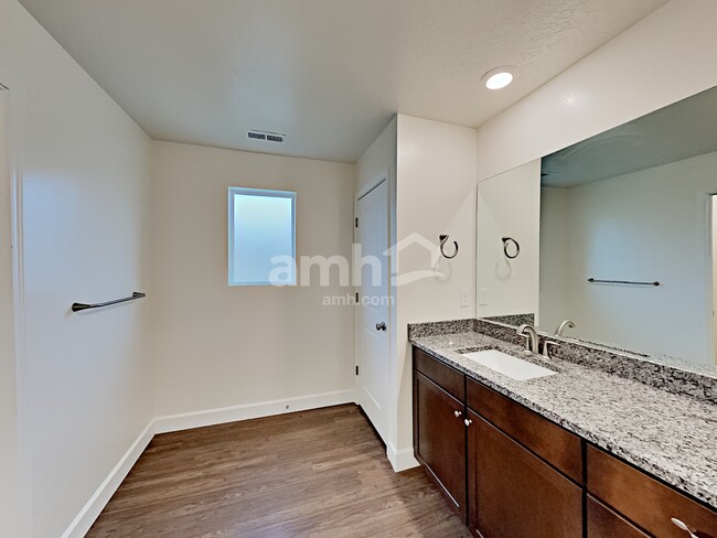 Building Photo - 2430 S Wild Horse Way