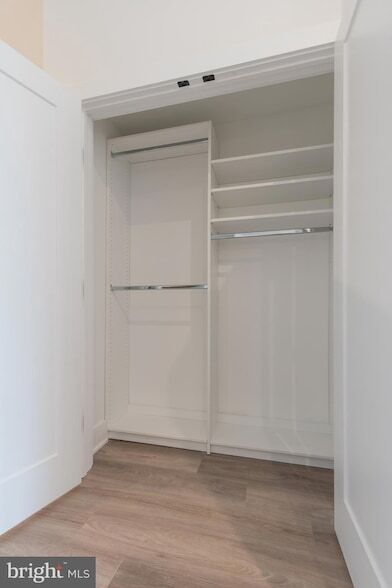 Building Photo - 1421 E Columbia Ave