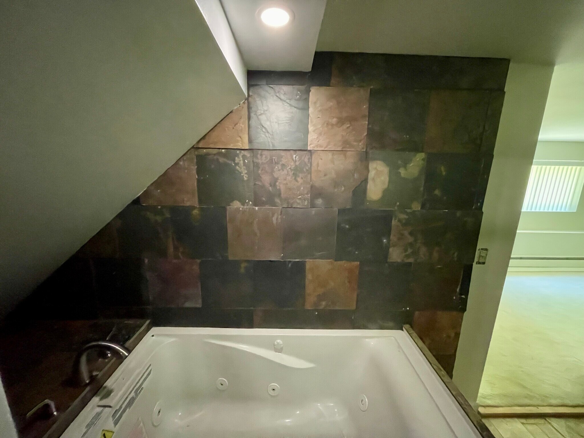 Building Photo - 24 Forest Hills Dr