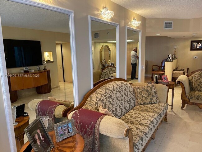 Building Photo - 16445 Collins Ave