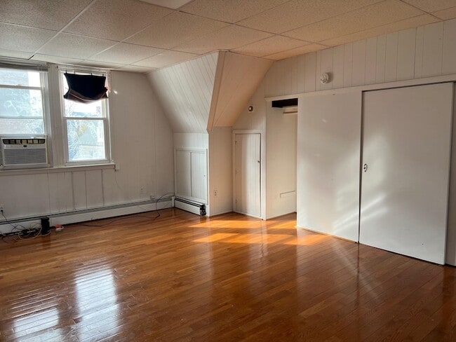 Building Photo - 36 46th St